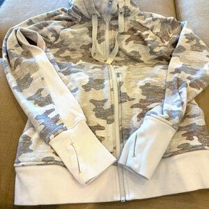 Athleta Triumph Camo Hoodie in Women’s Small